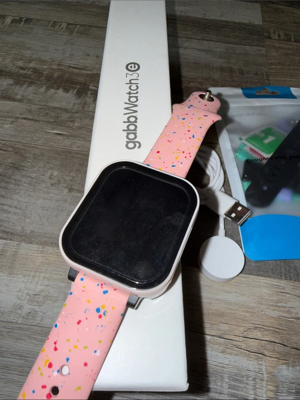 Gabbwatch3e cellular watch with 4 sets of straps